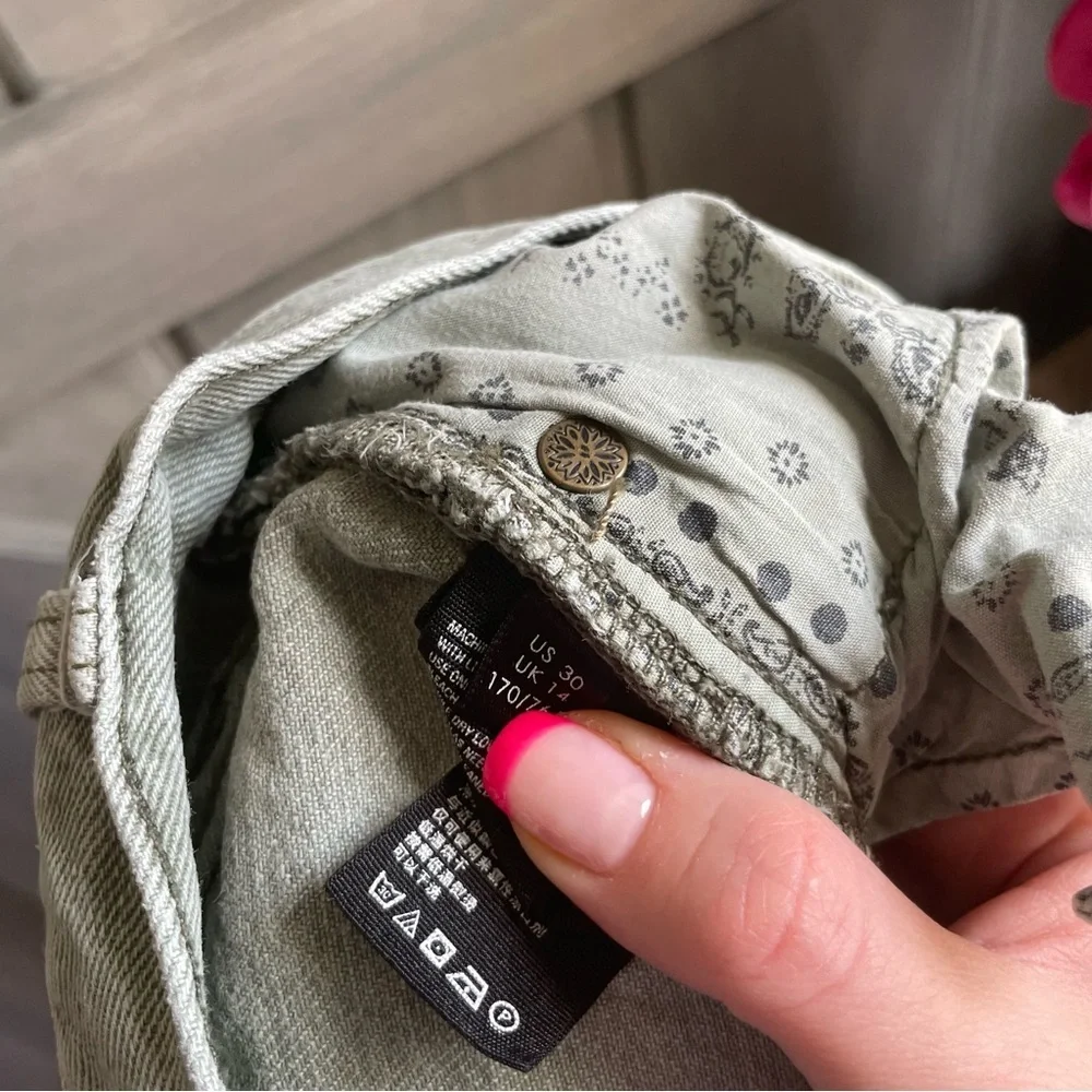 We The Free Sequoia Green Distressed Denim Shorts high rise size 30 100% Cotton - Picture 10 of 11